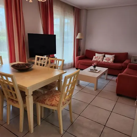 Apartment Precioso Bajo En Jardines De Nuevo Muy Cerca De La Piscina Comunitaria Y De La Salida A La Playa! *