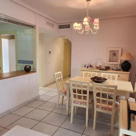 Precioso Bajo En Jardines De Nuevo Muy Cerca De La Piscina Comunitaria Y De La Salida A La Playa! Apartment *
