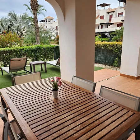 Precioso Bajo En Jardines De Nuevo Muy Cerca De La Piscina Comunitaria Y De La Salida A La Playa! * Vera