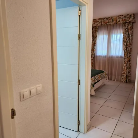 Precioso Bajo En Jardines De Nuevo Muy Cerca De La Piscina Comunitaria Y De La Salida A La Playa! Apartment *