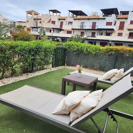 Precioso Bajo En Jardines De Nuevo Muy Cerca De La Piscina Comunitaria Y De La Salida A La Playa! * Vera