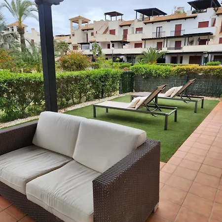Precioso Bajo En Jardines De Nuevo Muy Cerca De La Piscina Comunitaria Y De La Salida A La Playa! * Vera