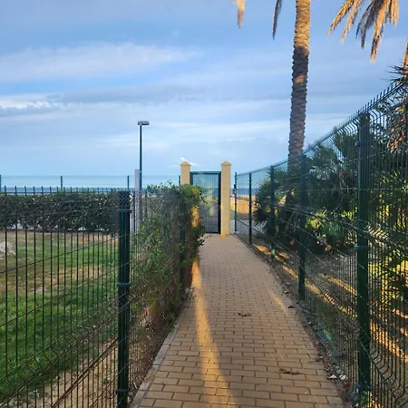 Apartment Precioso Bajo En Jardines De Nuevo Muy Cerca De La Piscina Comunitaria Y De La Salida A La Playa! *