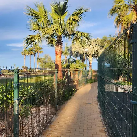 Apartment Precioso Bajo En Jardines De Nuevo Muy Cerca De La Piscina Comunitaria Y De La Salida A La Playa! *